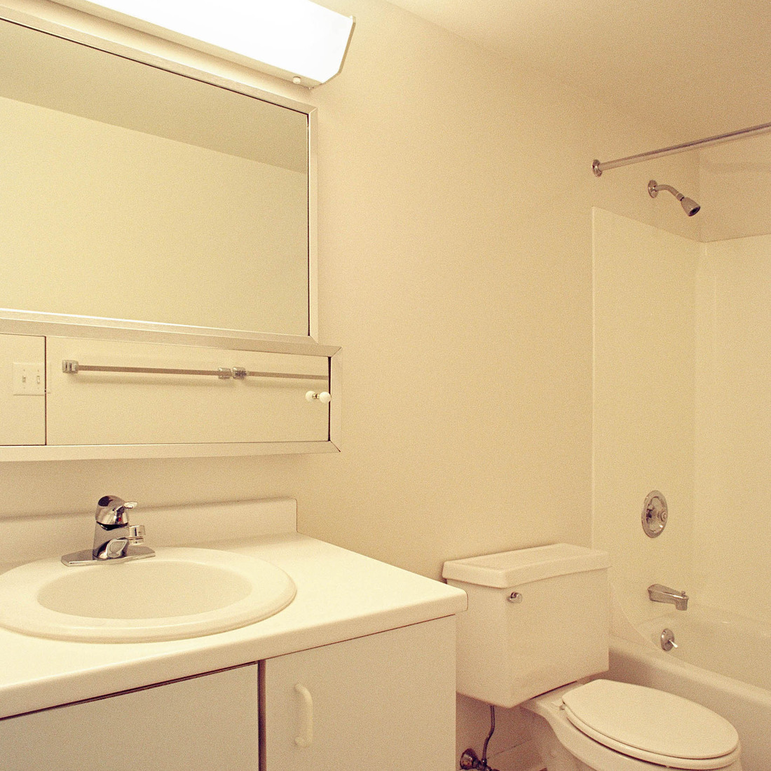 interior of 6115 Alder Street