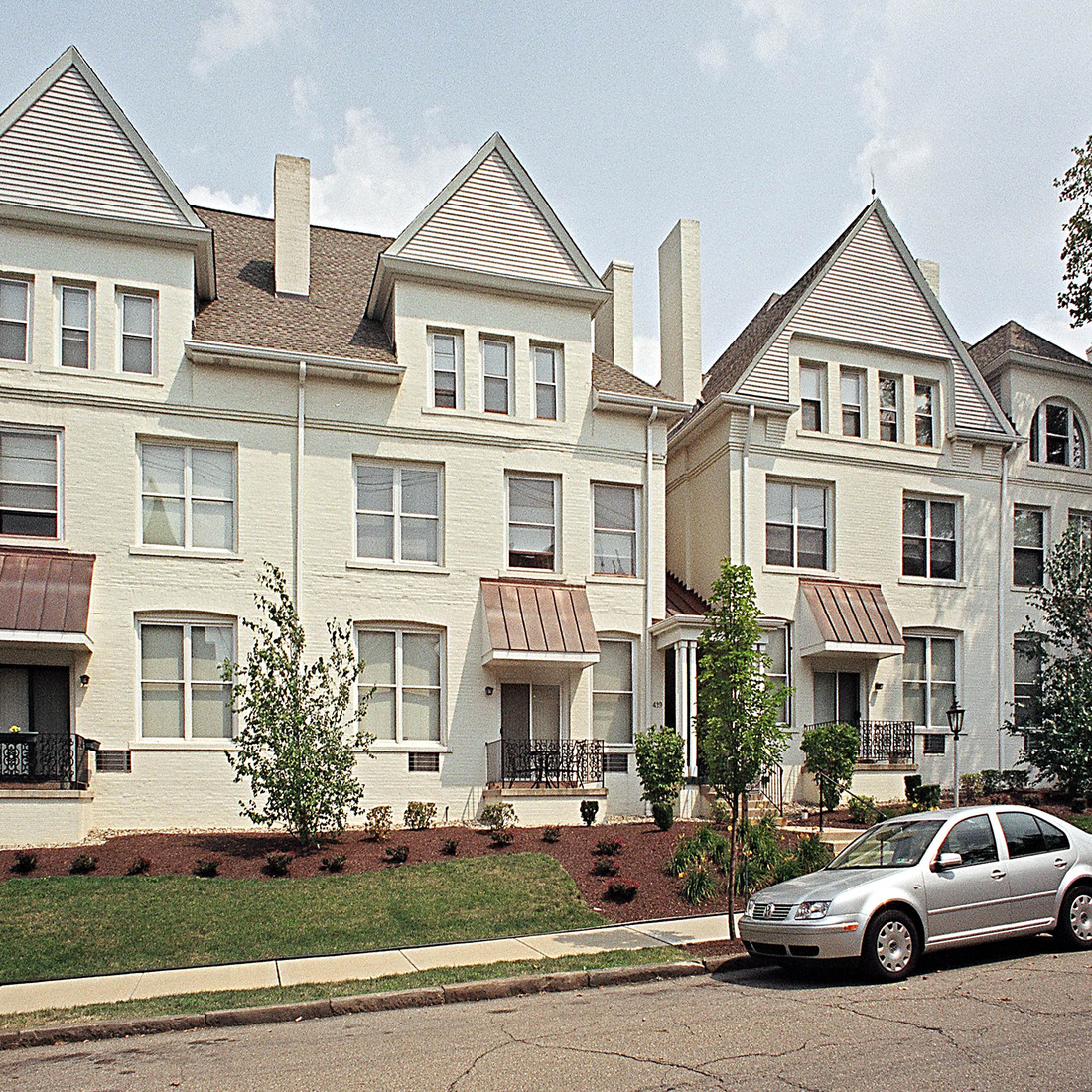 exterior of 417 - 423 Denniston Avenue
