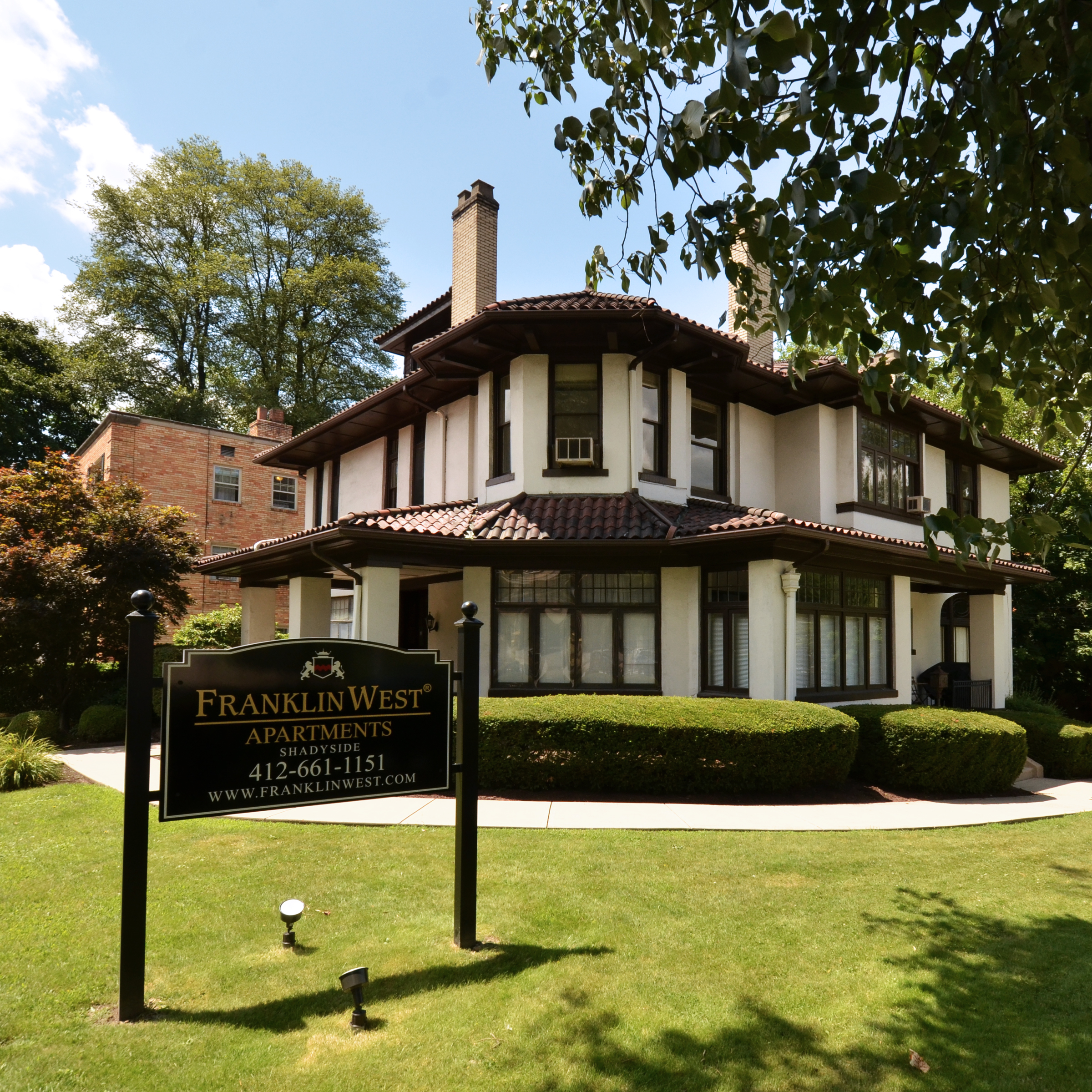 exterior of 5945 Fifth Avenue (614 S. Highland Avenue)