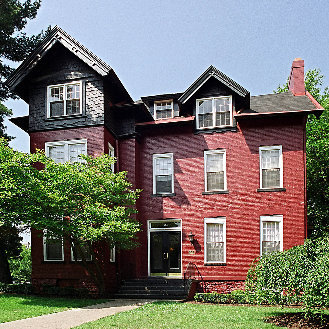 exterior of 516 S. Highland Avenue
