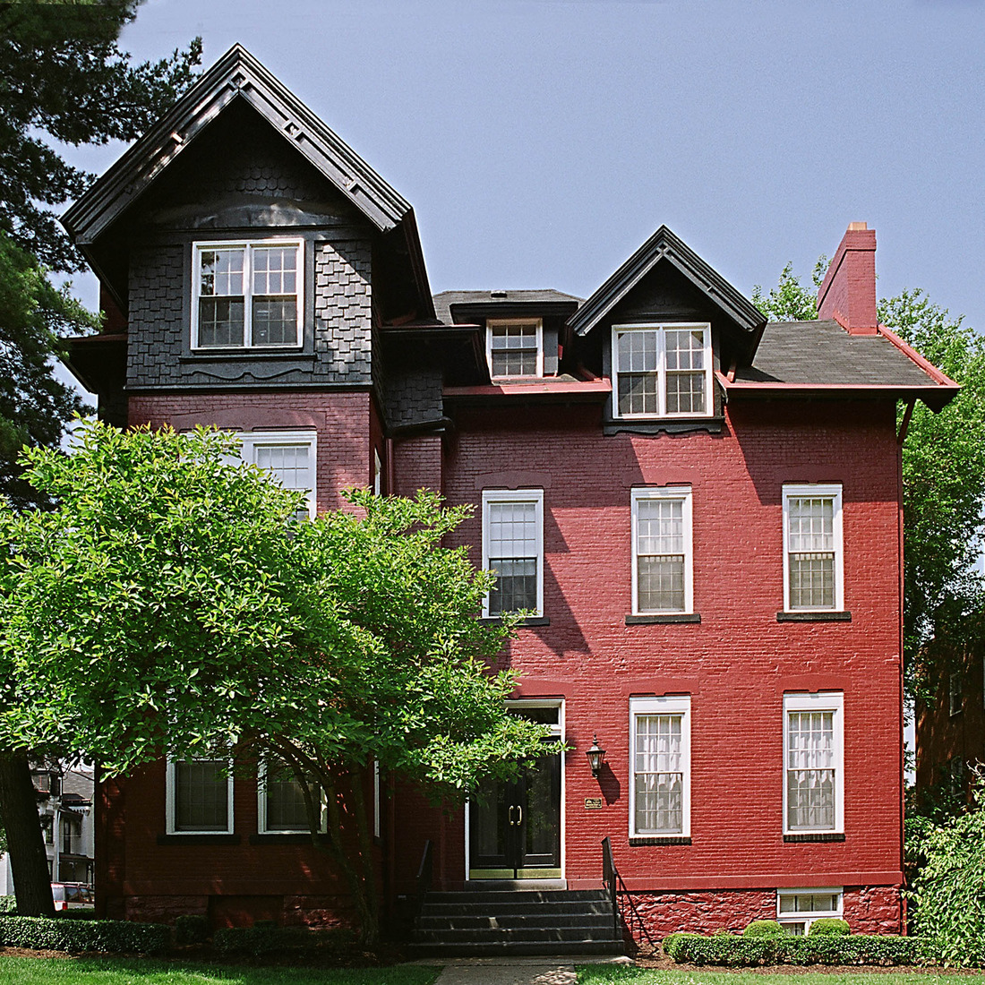 exterior of 516 S. Highland Avenue