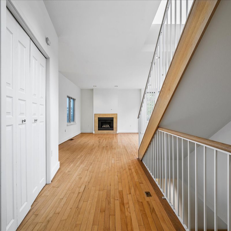 interior of 6103 Alder