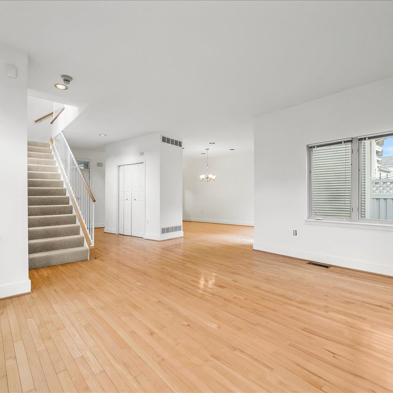 interior of 6103 Alder