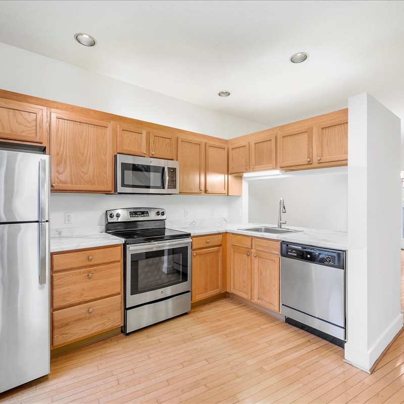 interior of 6103 Alder