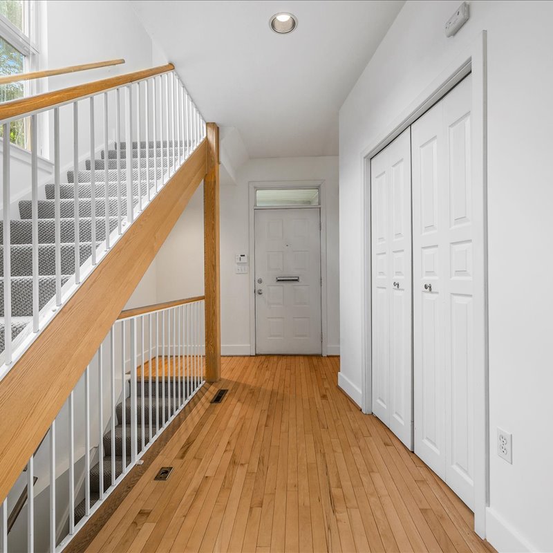 interior of 6103 Alder