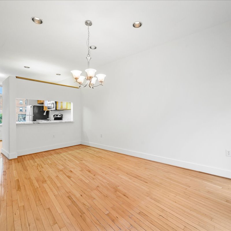interior of 6103 Alder