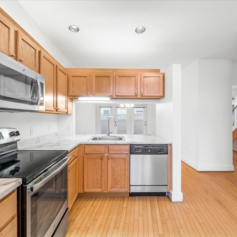interior of 6103 Alder