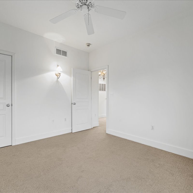 interior of 6103 Alder