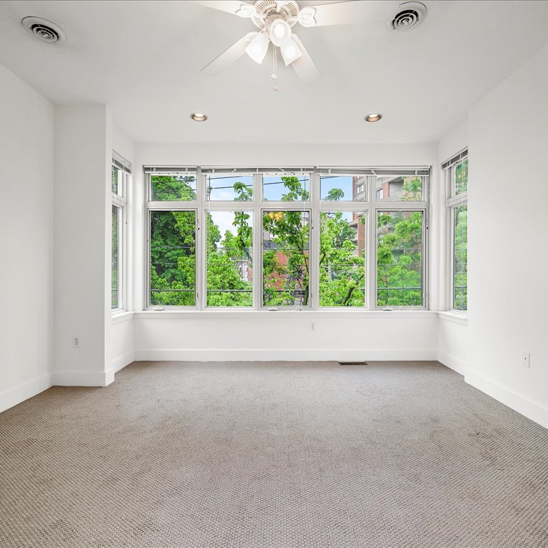 interior of 6103 Alder