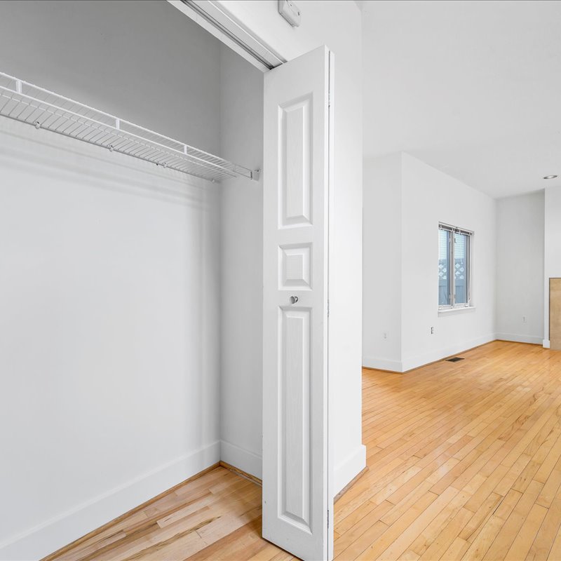 interior of 6103 Alder