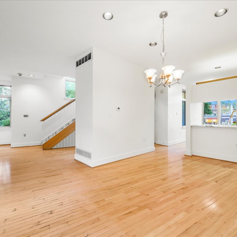 interior of 6103 Alder