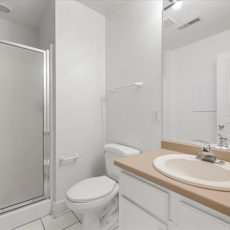 interior of 6103 Alder