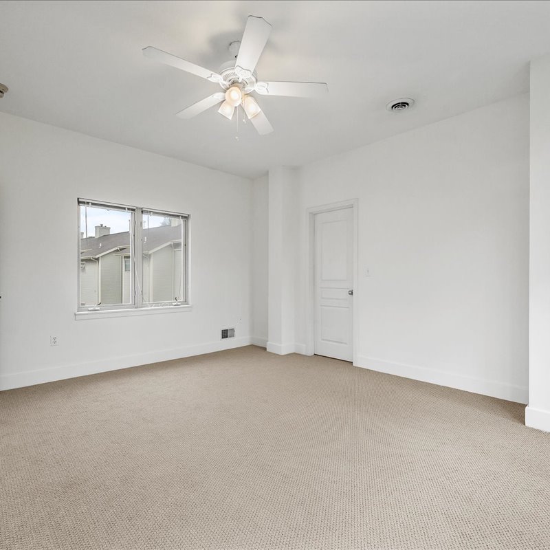 interior of 6103 Alder