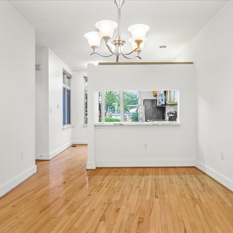interior of 6103 Alder