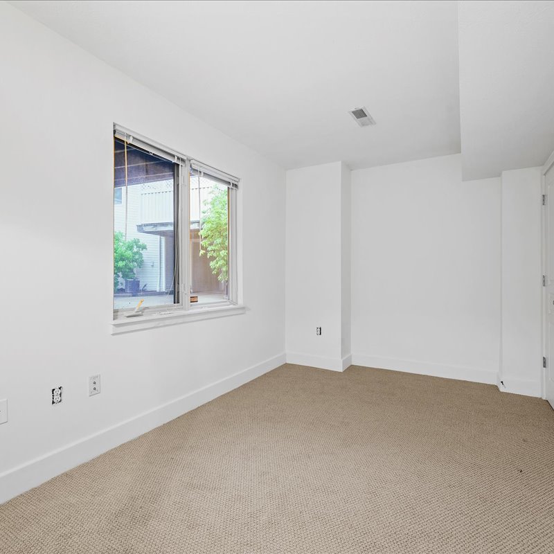 interior of 6103 Alder