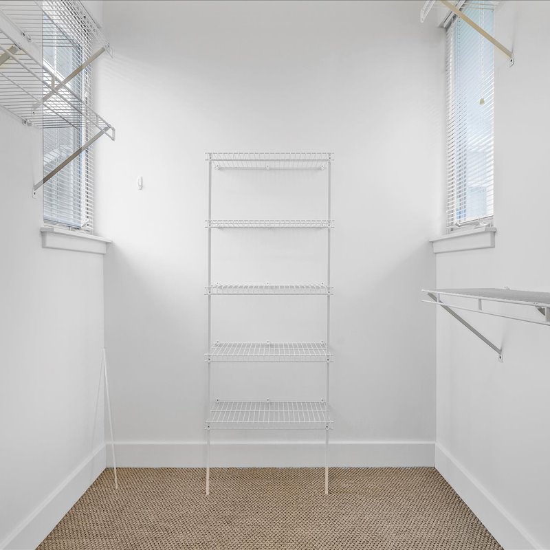 interior of 6103 Alder