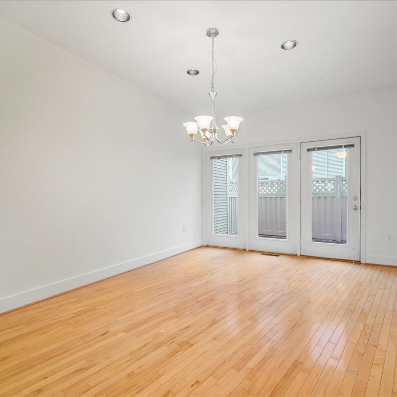 interior of 6103 Alder