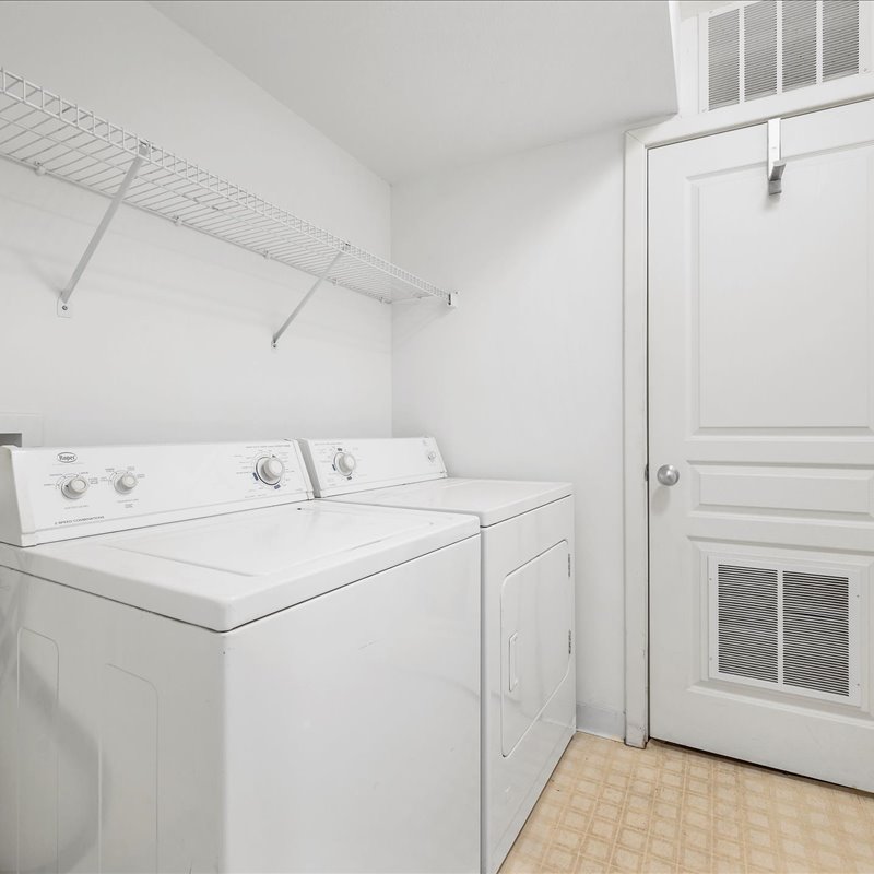 interior of 6103 Alder