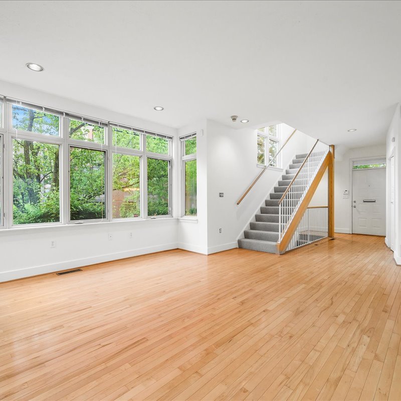 interior of 6103 Alder