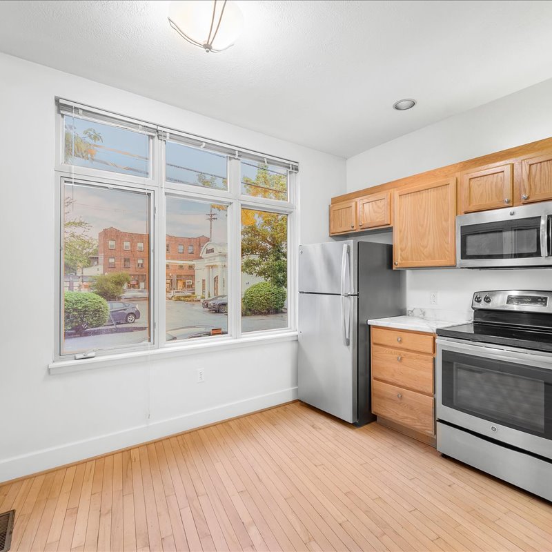 interior of 6103 Alder