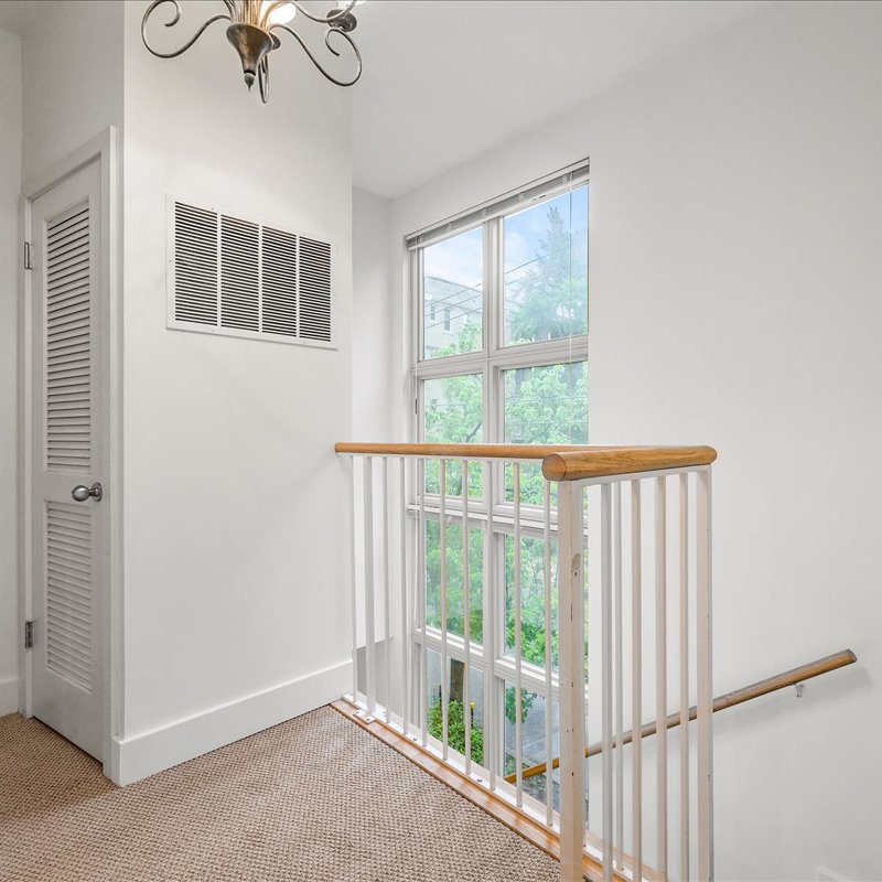 interior of 6103 Alder