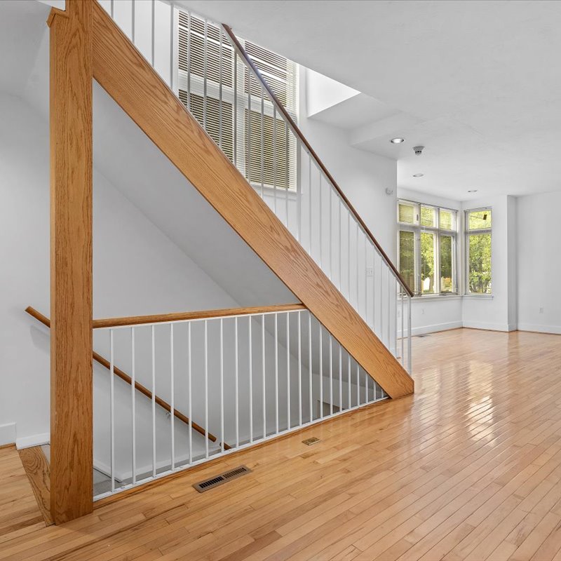 interior of 6105 Alder