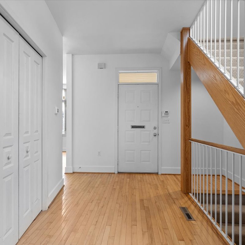 interior of 6105 Alder