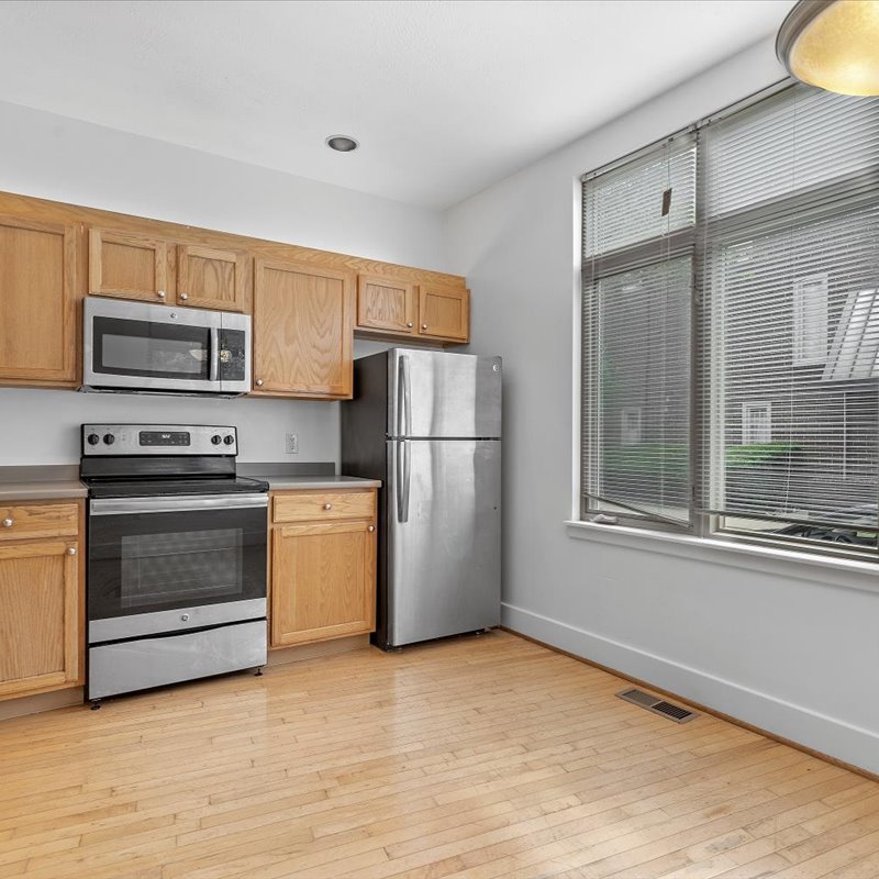 interior of 6105 Alder