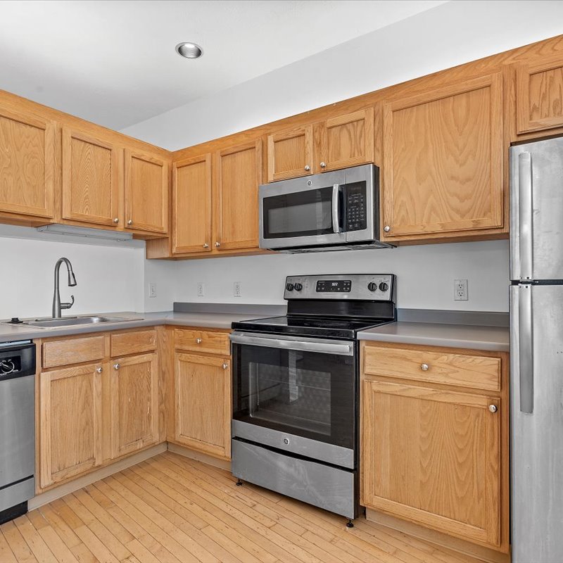 interior of 6105 Alder