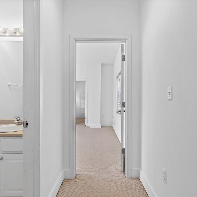 interior of 6105 Alder