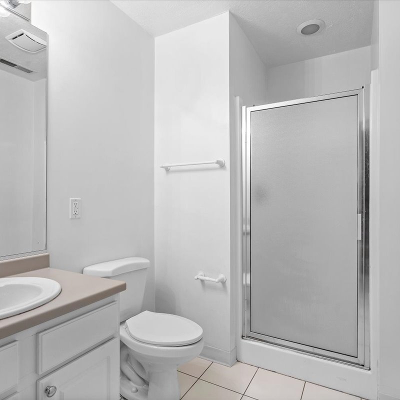 interior of 6105 Alder
