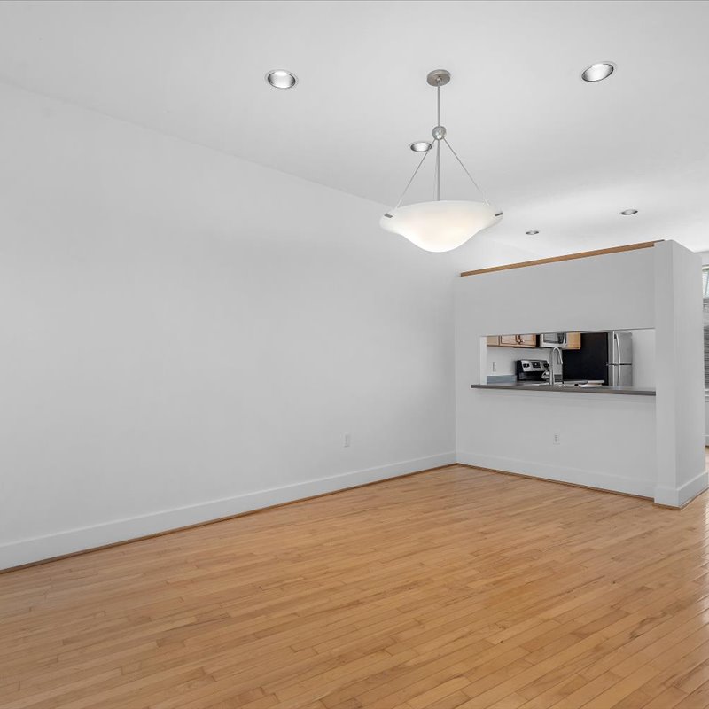 interior of 6105 Alder