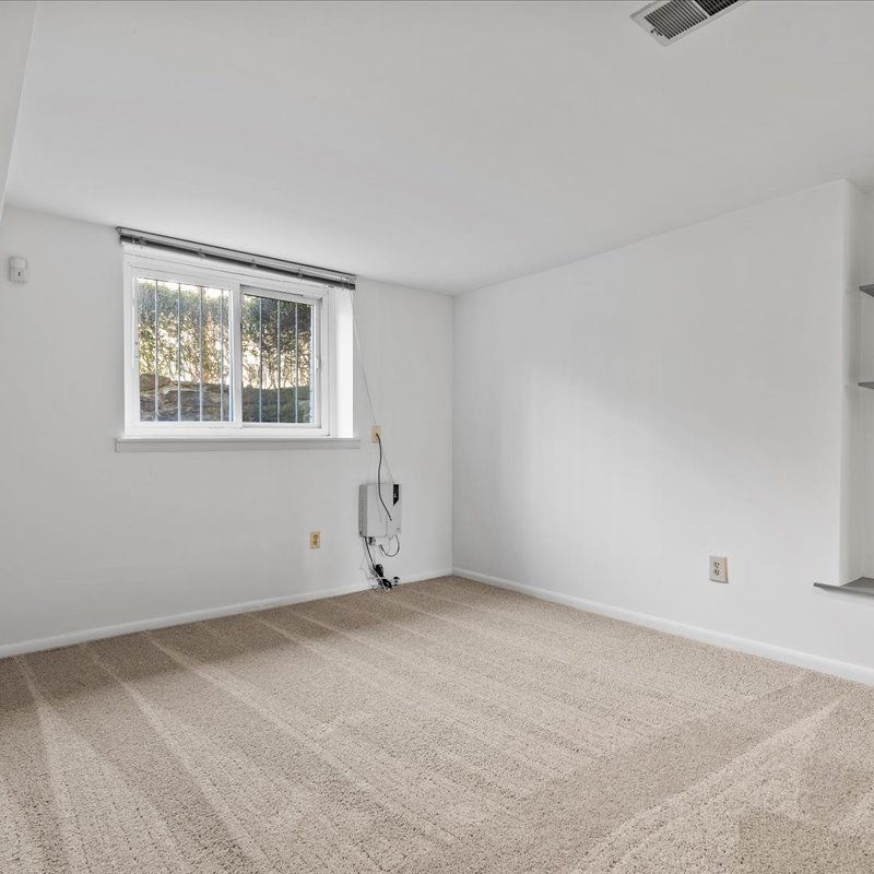 interior of Apt. 521