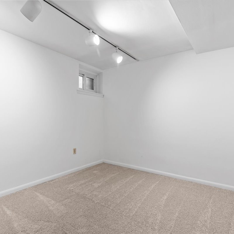 interior of Apt. 521