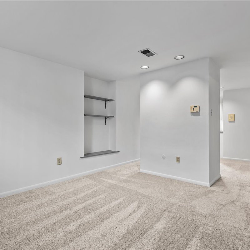 interior of Apt. 521