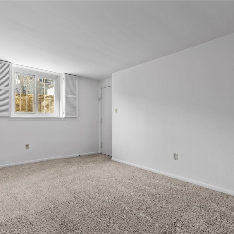 interior of Apt. 521