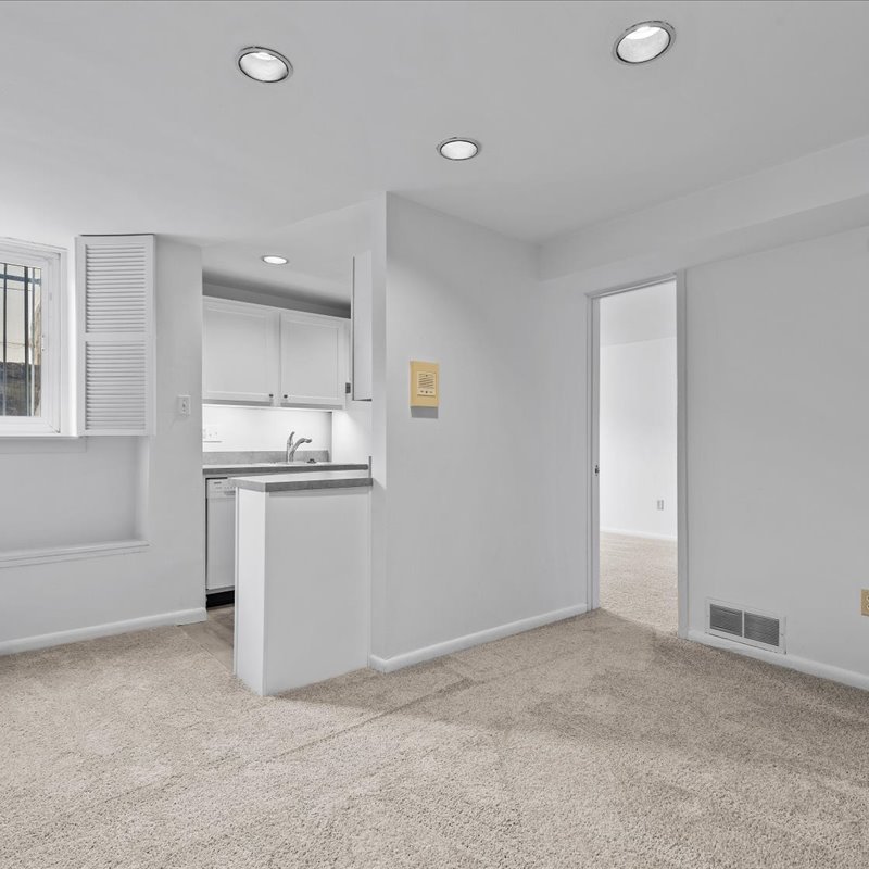 interior of Apt. 521
