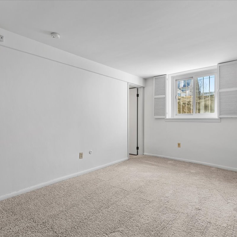 interior of Apt. 521