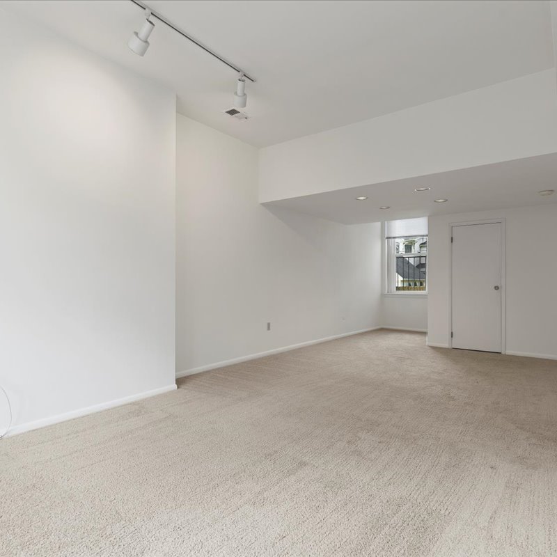 interior of Apt. 522