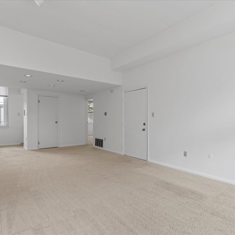 interior of Apt. 522