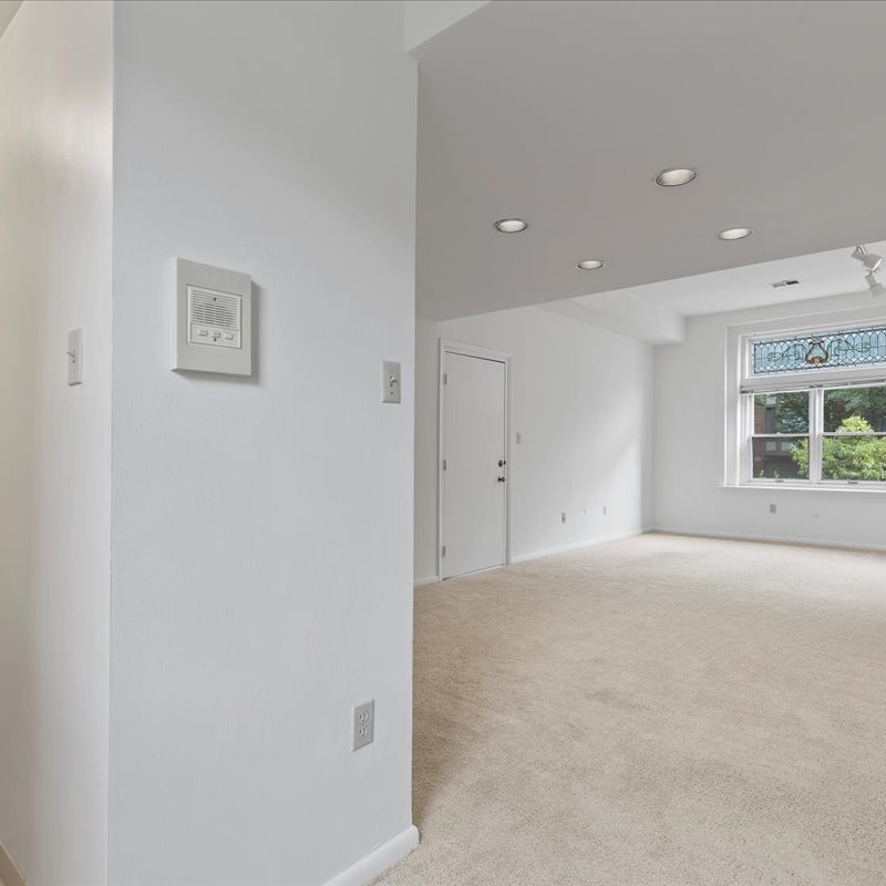 interior of Apt. 522