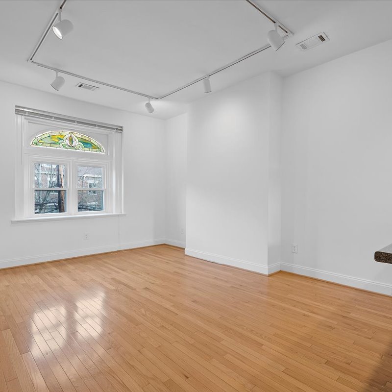interior of Apt. 523