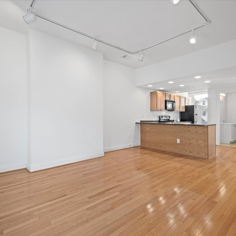 interior of Apt. 523