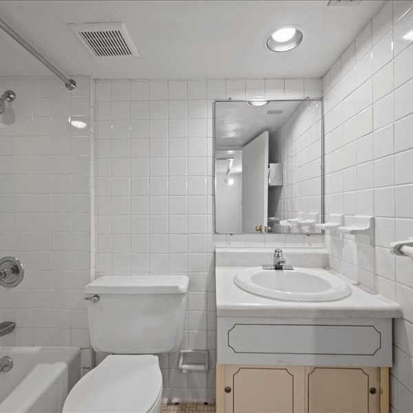 interior of 343 Denniston  Apt.10