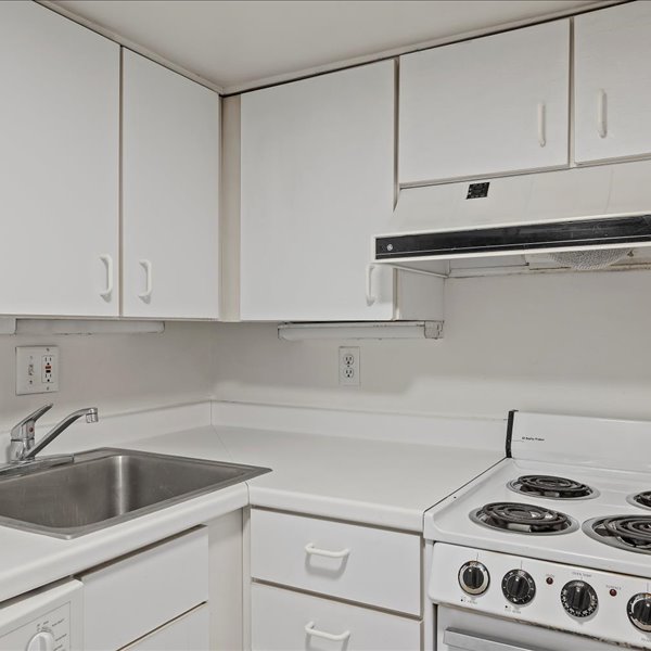 interior of 343 Denniston  Apt.10