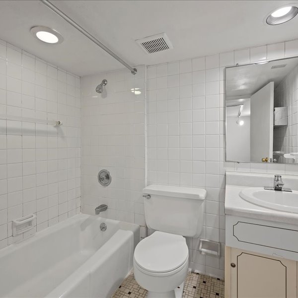 interior of 343 Denniston  Apt.10