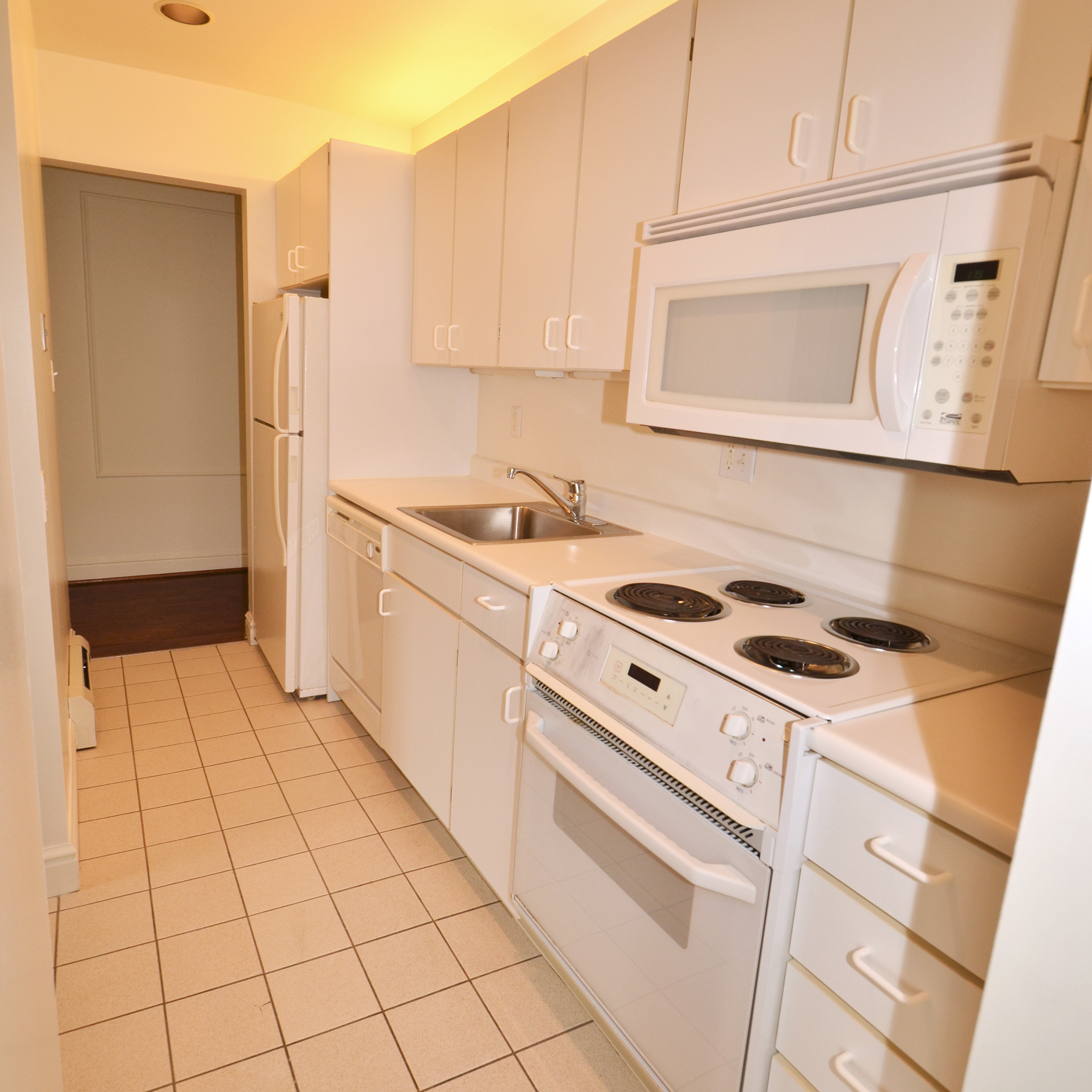 interior of 343 Denniston  Apt.21