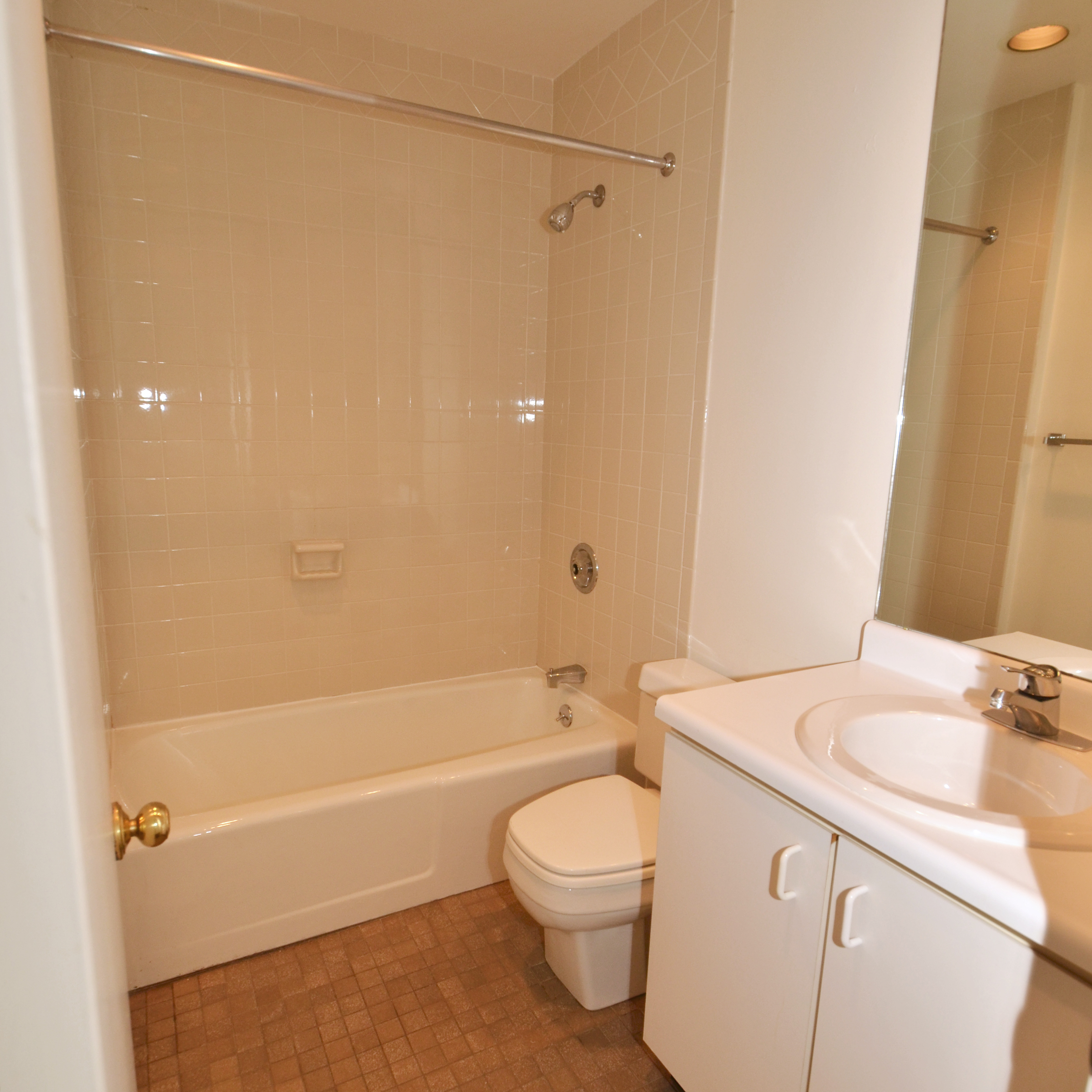 interior of 343 Denniston  Apt.21