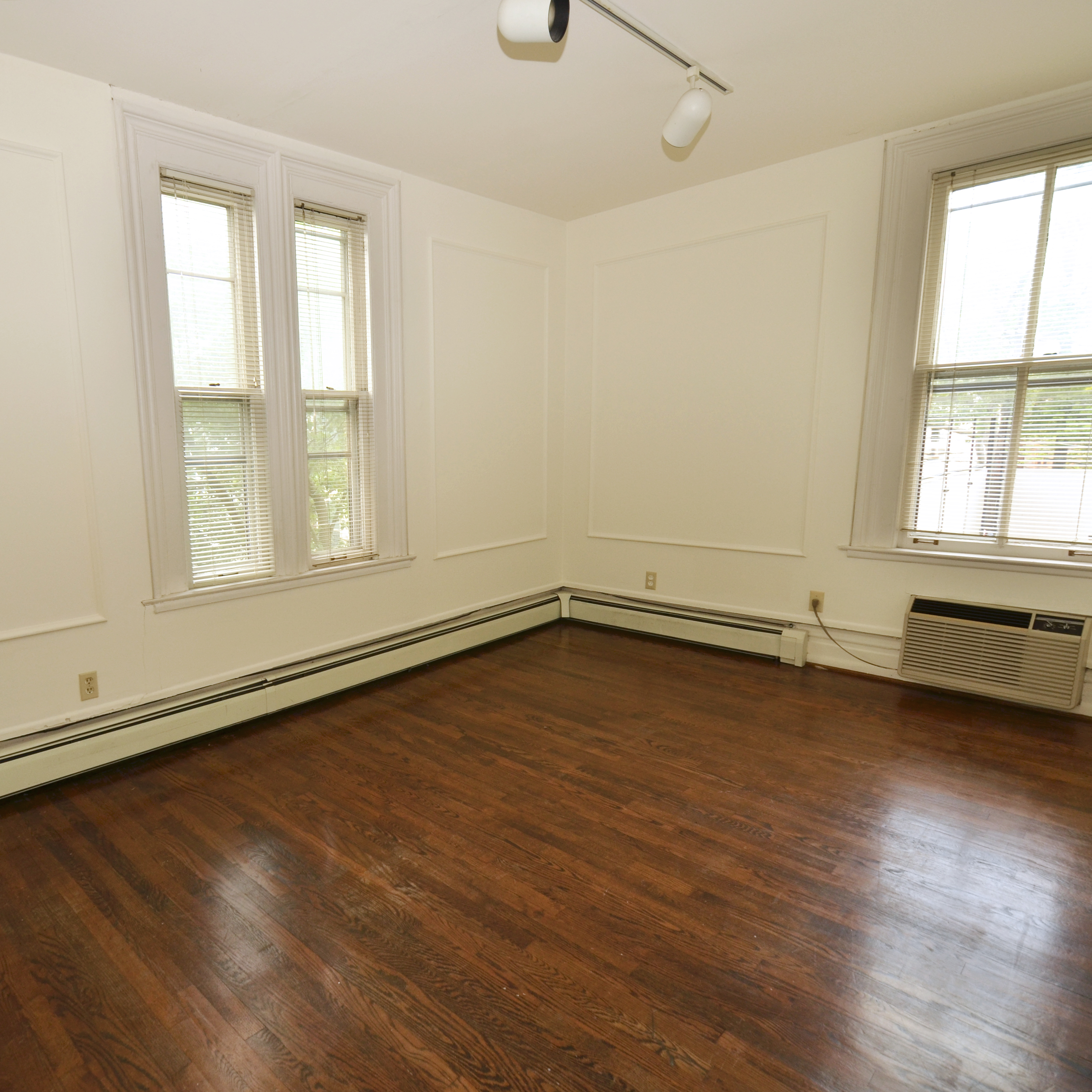 interior of 343 Denniston  Apt.21