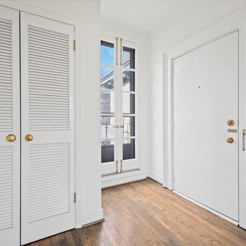 interior of 345 Denniston  Apt.22